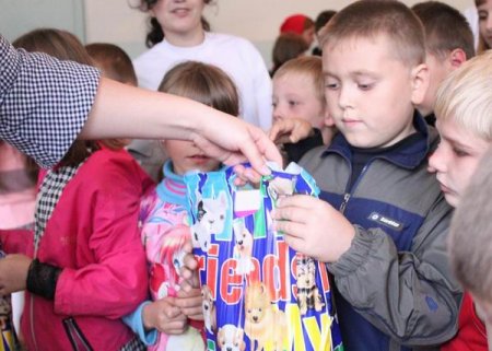В Северске и Томске завершилась акция "Соберем детей в школу"