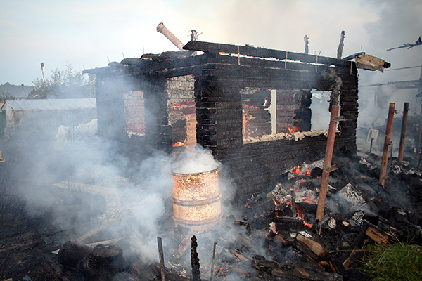 В поселке Чекист по неизвестной причине сгорела баня