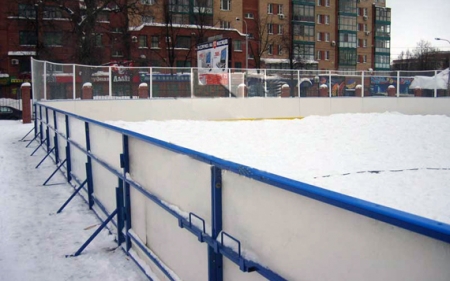 Северчане получили к Новому году хоккейную коробку