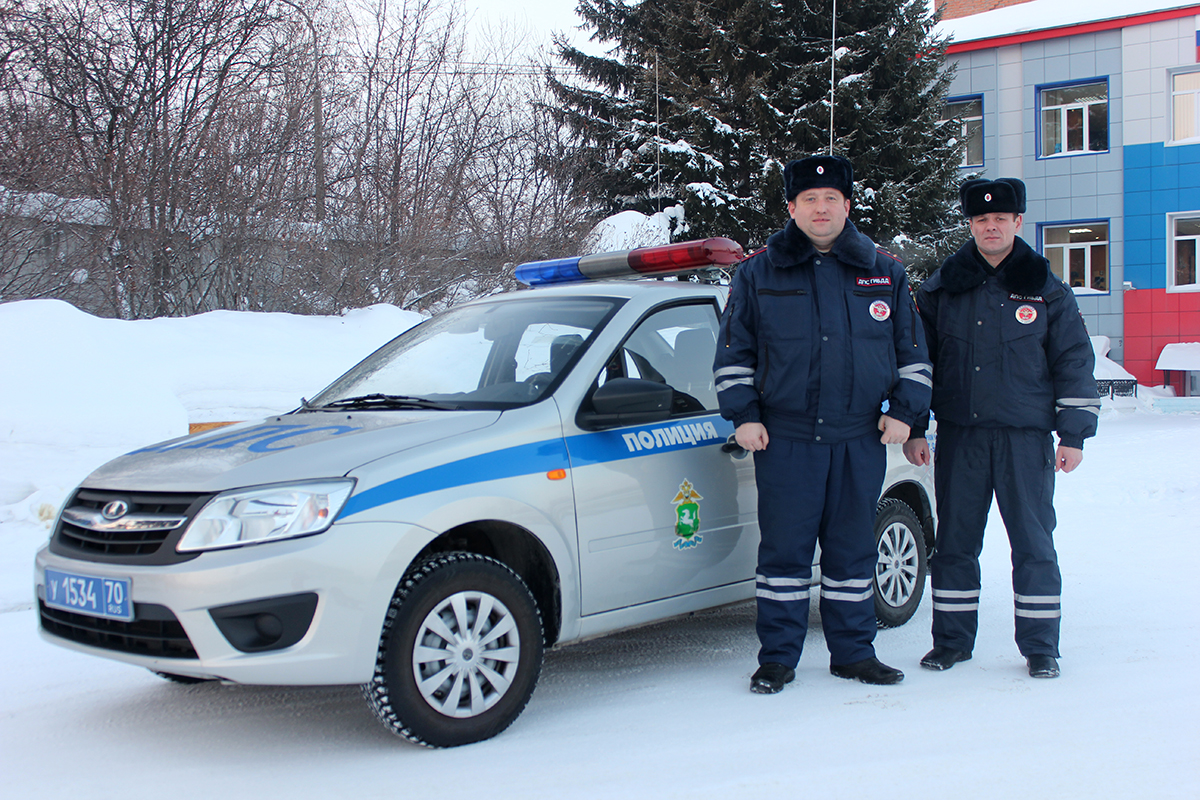 Сотрудники ДПС помогли двум замерзающим на трассе мужчинам » vseverske.info