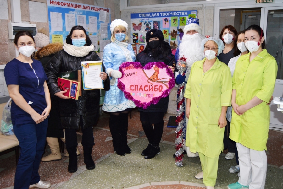 В рамках акции «Полицейский Дед Мороз» полицейские совместно с общественниками инициировали благотворительную акцию «Добрые дела»
