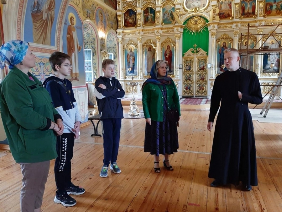 В день обретения Казанской иконы Божией матери проведена автобусная экскурсия по храмам Томска для детей-инвалидов