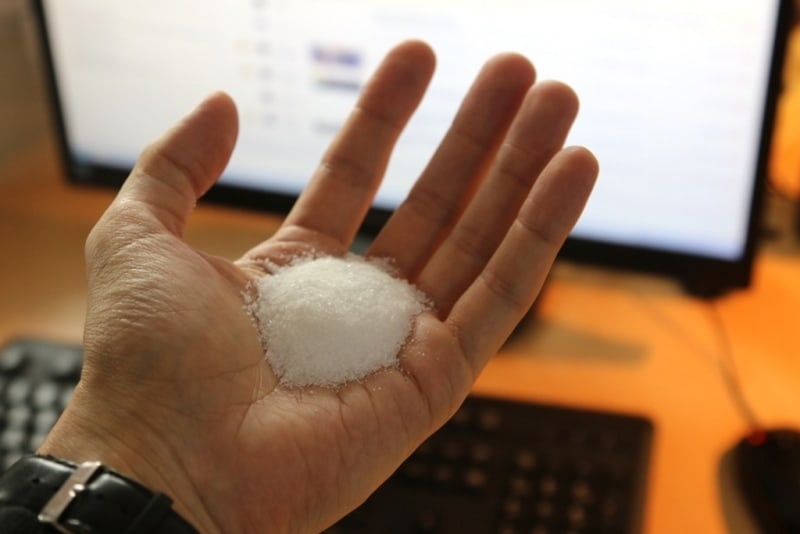 Пакет соли и некачественный товар получил житель Северска от интернет-мошенников