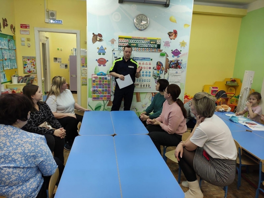 Сотрудники северской Госавтоинспекции провели родительское собрание в детском саду №58