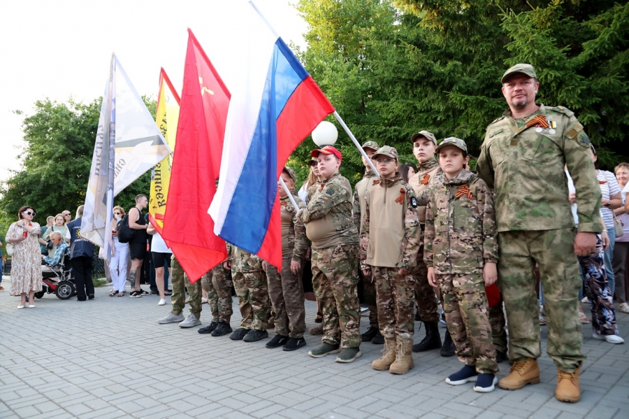 Сотни свечей зажглись у мемориала погибшим в годы Великой Отечественной войны Сотни свечей зажглись у мемориала погибшим в годы Великой Отечественной войны