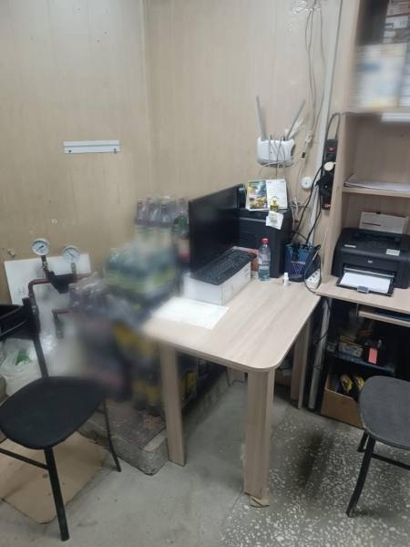 Полицейские пресекли продажу более 155 литров нелегального алкоголя Полицейские пресекли продажу более 155 литров нелегального алкоголя