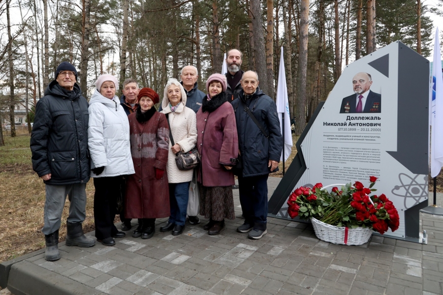 В городе открыли стелу и сквер в память о Николае Доллежале В городе открыли стелу и сквер в память о Николае Доллежале