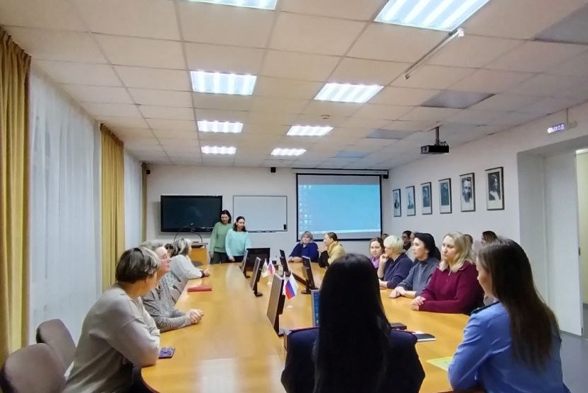 Полицейские провели беседу по профилактике дистанционного мошенничества с гражданами Полицейские провели беседу по профилактике дистанционного мошенничества с гражданами