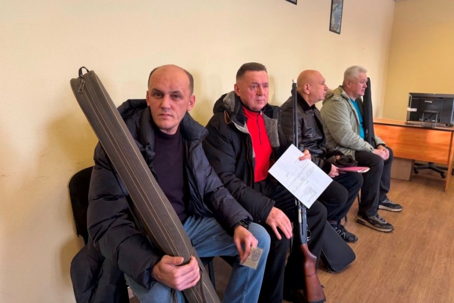 Охотники Томской области передали в Росгвардию свое оружие участникам СВО Охотники Томской области передали в Росгвардию свое оружие участникам СВО