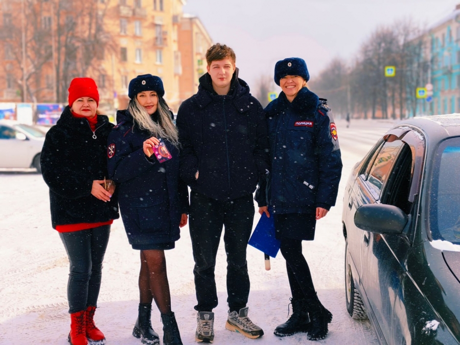 «Женский патруль» поздравил водителей-мужчин с Днем защитника Отечества «Женский патруль» поздравил водителей-мужчин с Днем защитника Отечества